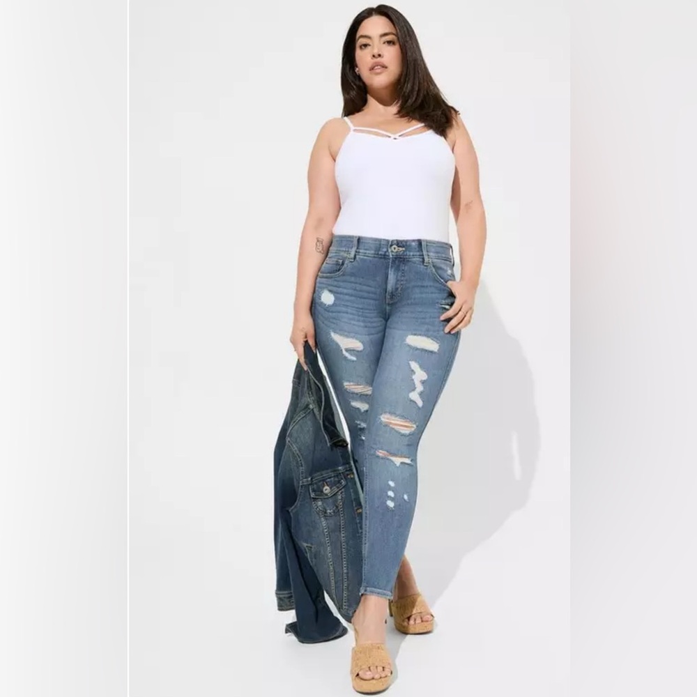 TORRID size 18R Bombshell Skinny Premium Stretch High Rise Destructed Jeans 18